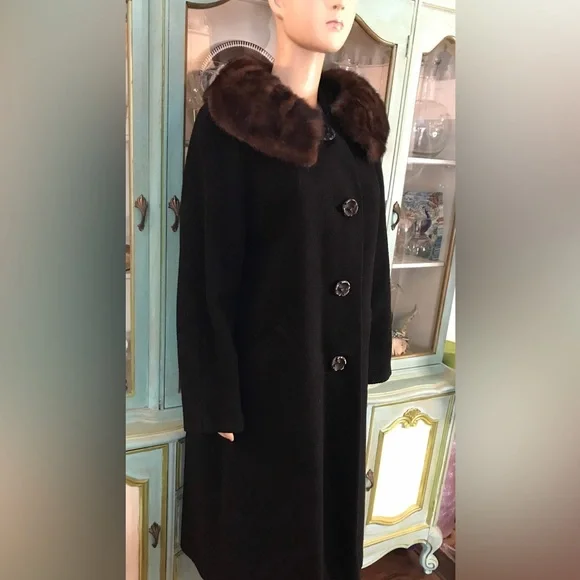 Vintage fur collar coat. Not perfect. - Picture 1 of 7